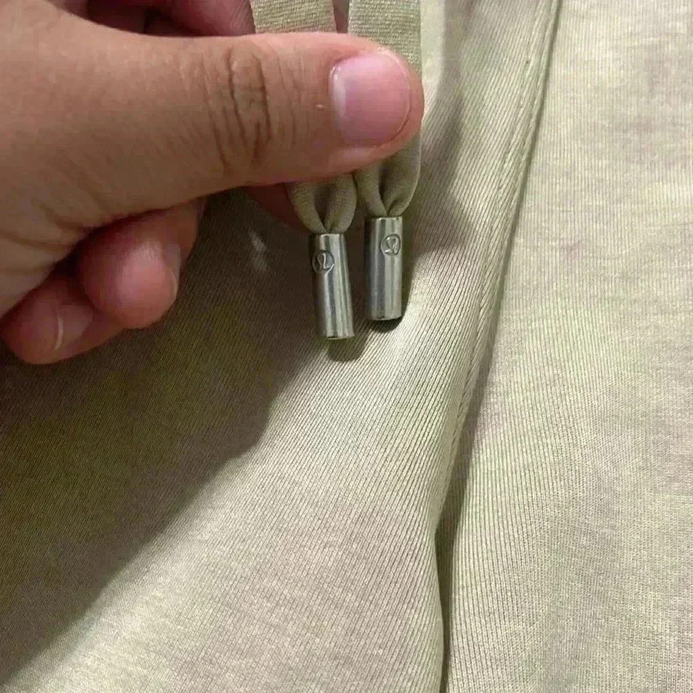 Lululemon women shorts - Picture 3 of 8